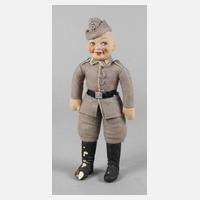 Kleine Puppe als Offizier111