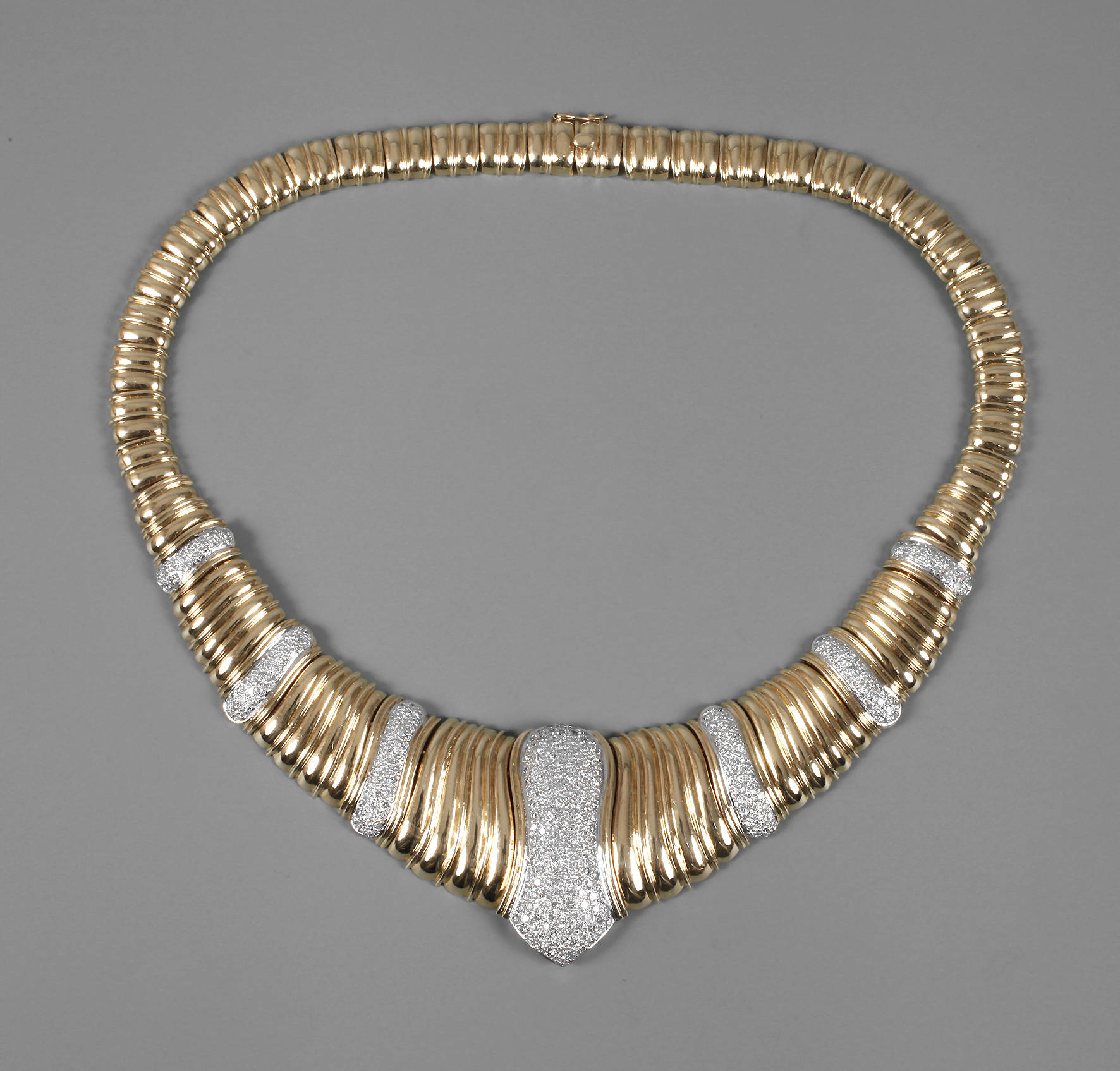 Großes Goldcollier mit 5 Karat Brillanten