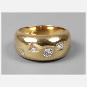 Breiter Gelbgoldring mit Brillant und Diamant