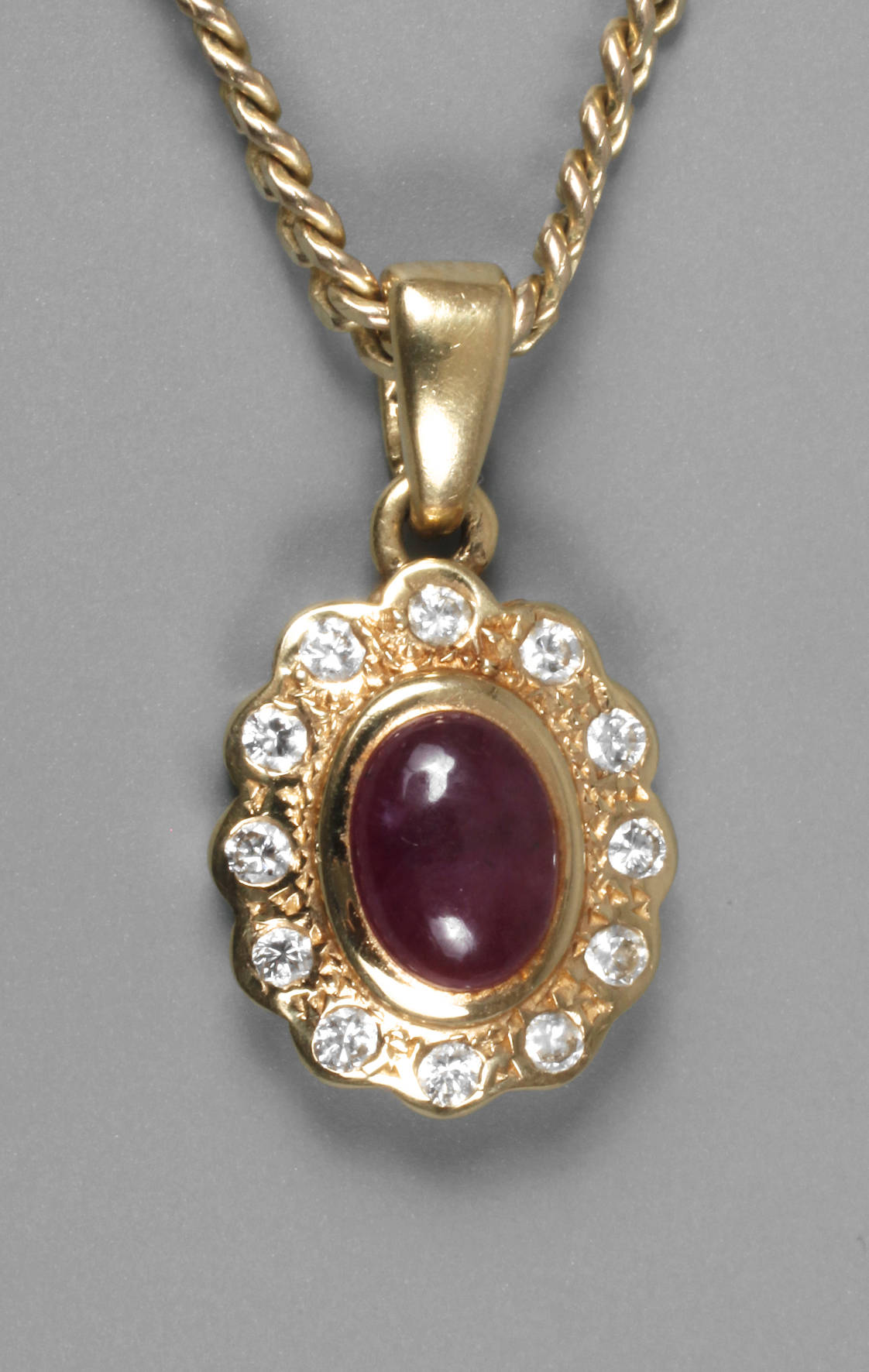 Anhänger mit Rubin und Diamanten