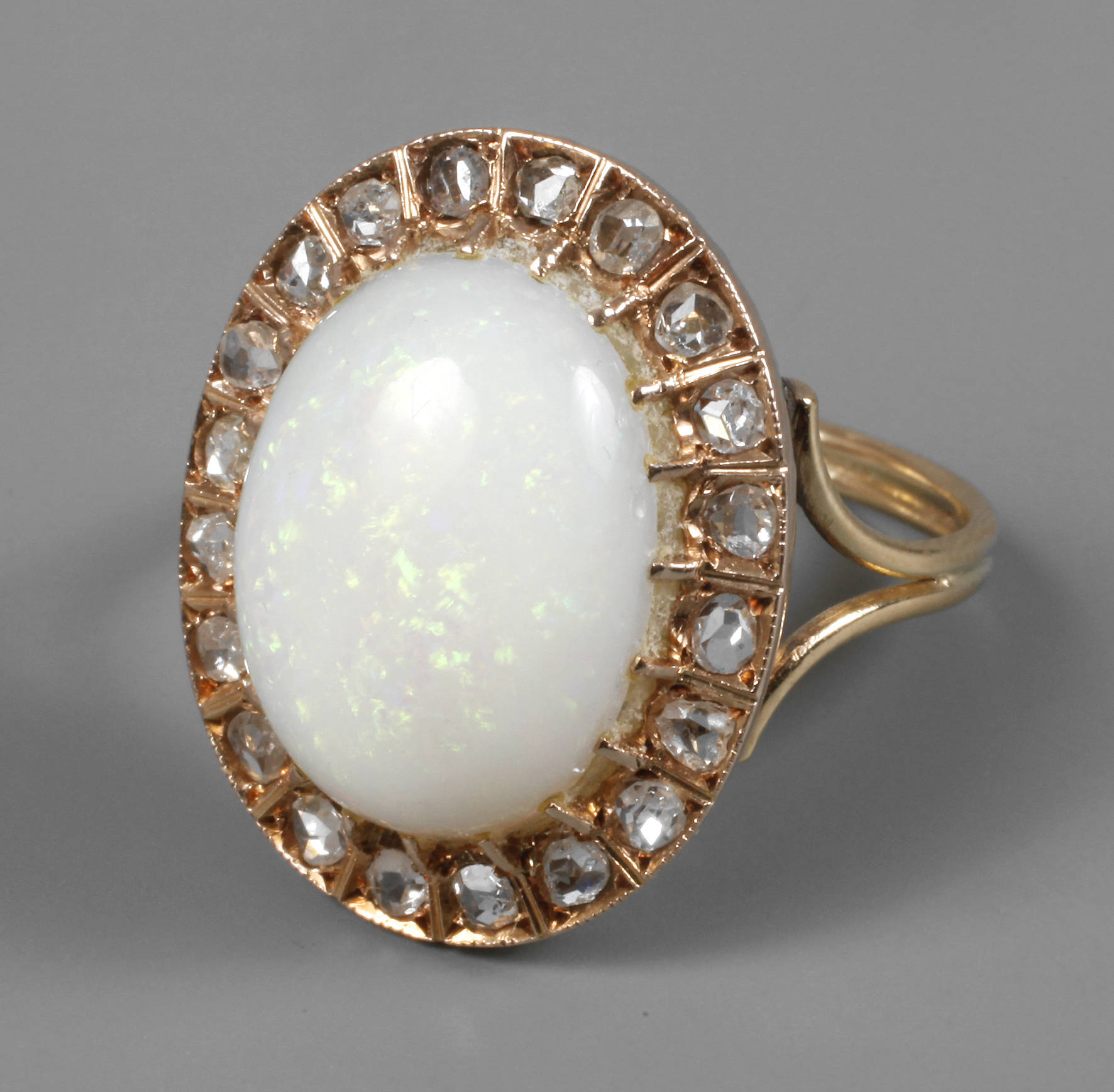 Brillantring mit Opal