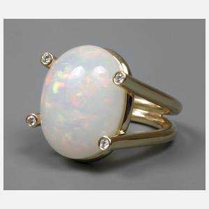 Großer Goldring mit Opal und Brillant