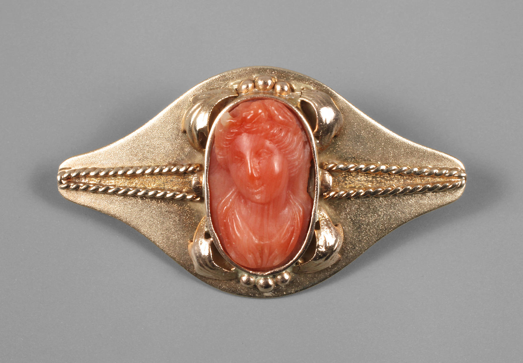 Gemmenbrosche Gold und Koralle