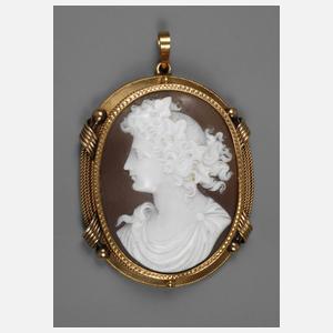 Muschelcameé in Goldfassung