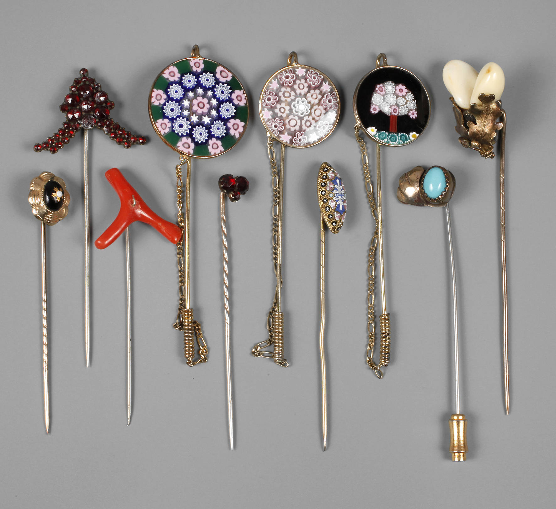 Sammlung von zehn Krawattennadeln