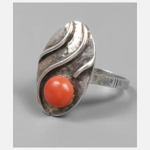 Art déco-Ring mit Koralle