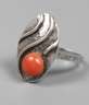 Art déco-Ring mit Koralle