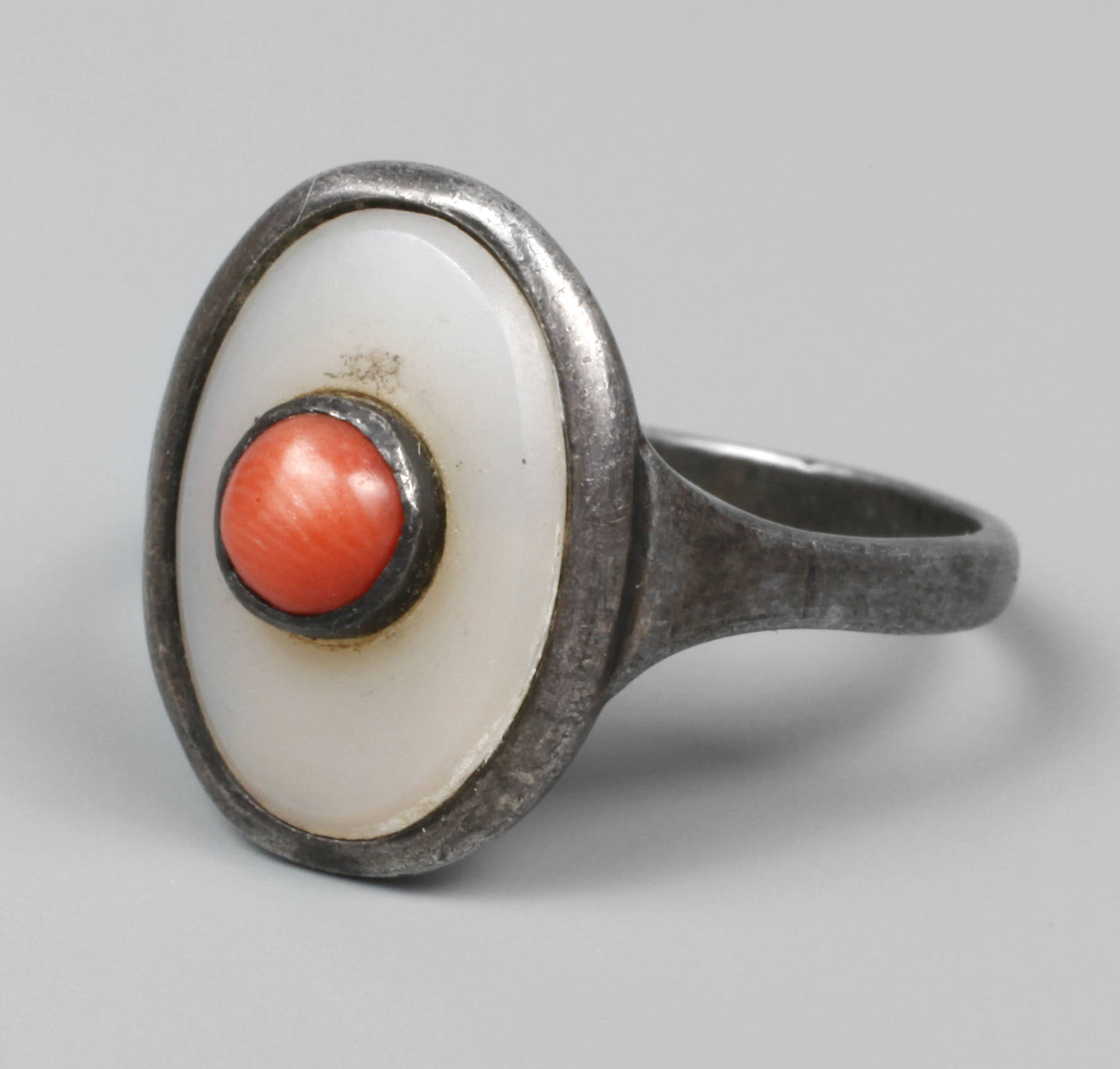Silberring mit Koralle