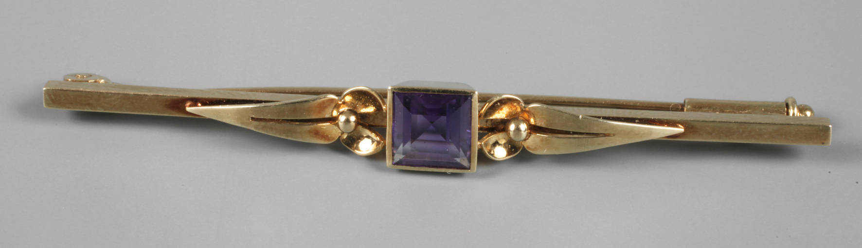 Goldbrosche Amethyst