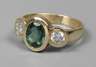 Brillantring mit grünem Stein