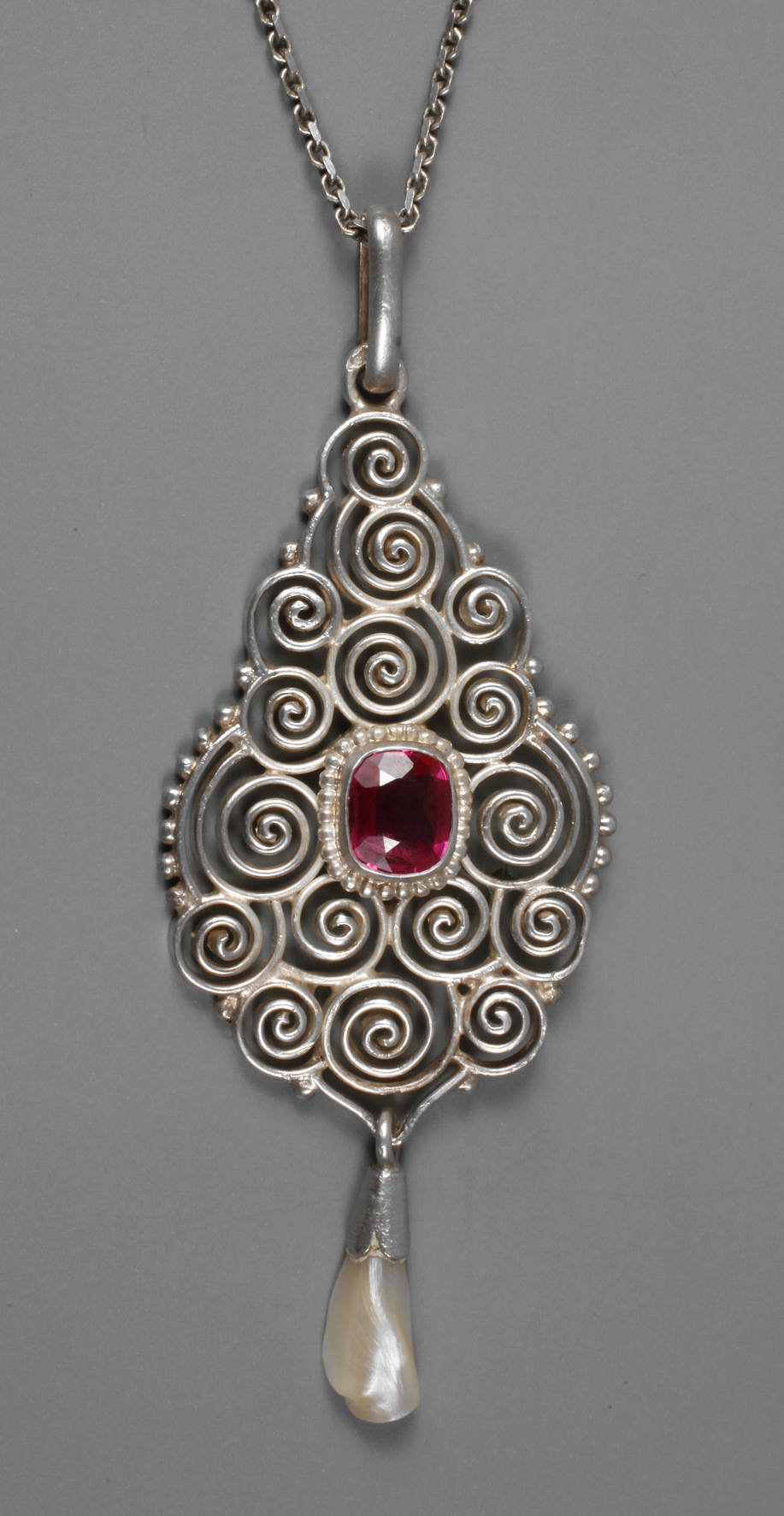 Jugendstilanhänger Filigranarbeit