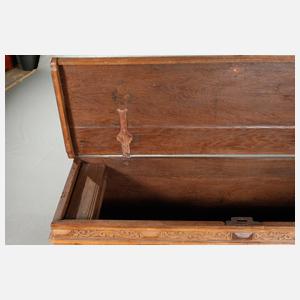 Große Flachdeckeltruhe