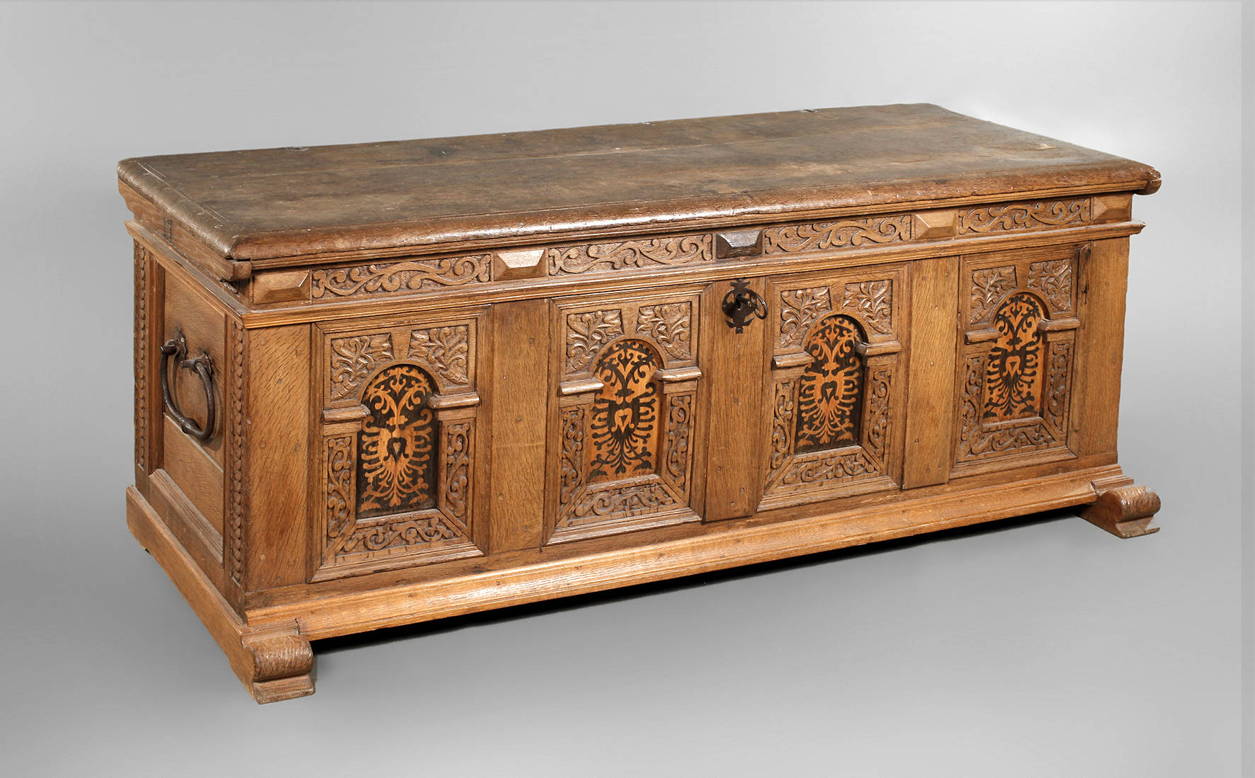 Große Flachdeckeltruhe