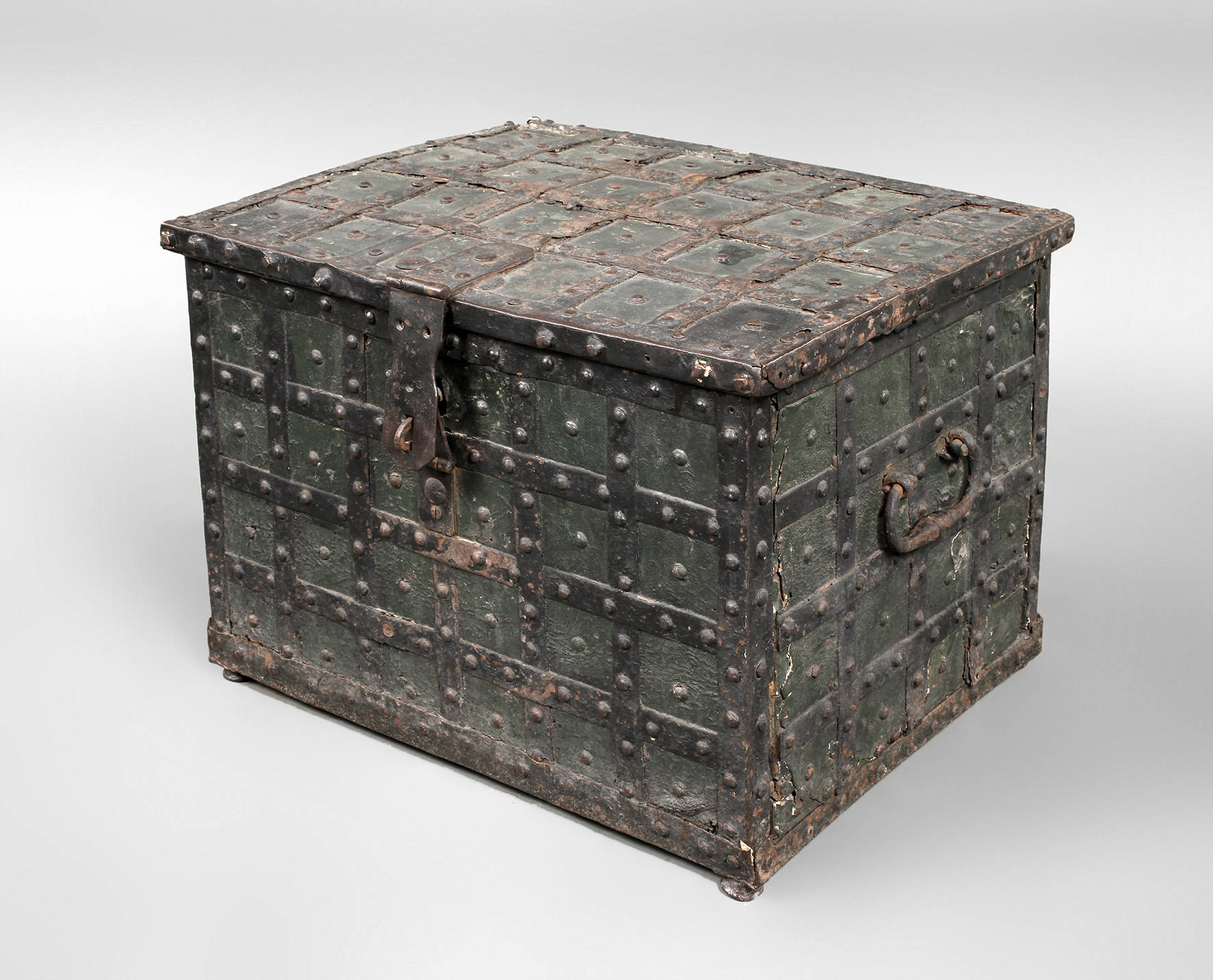 Kleine Eisentruhe