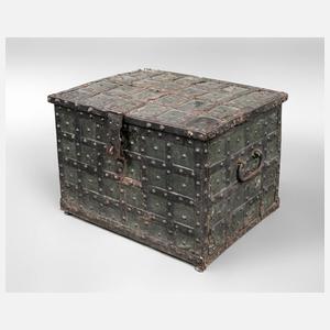 Kleine Eisentruhe