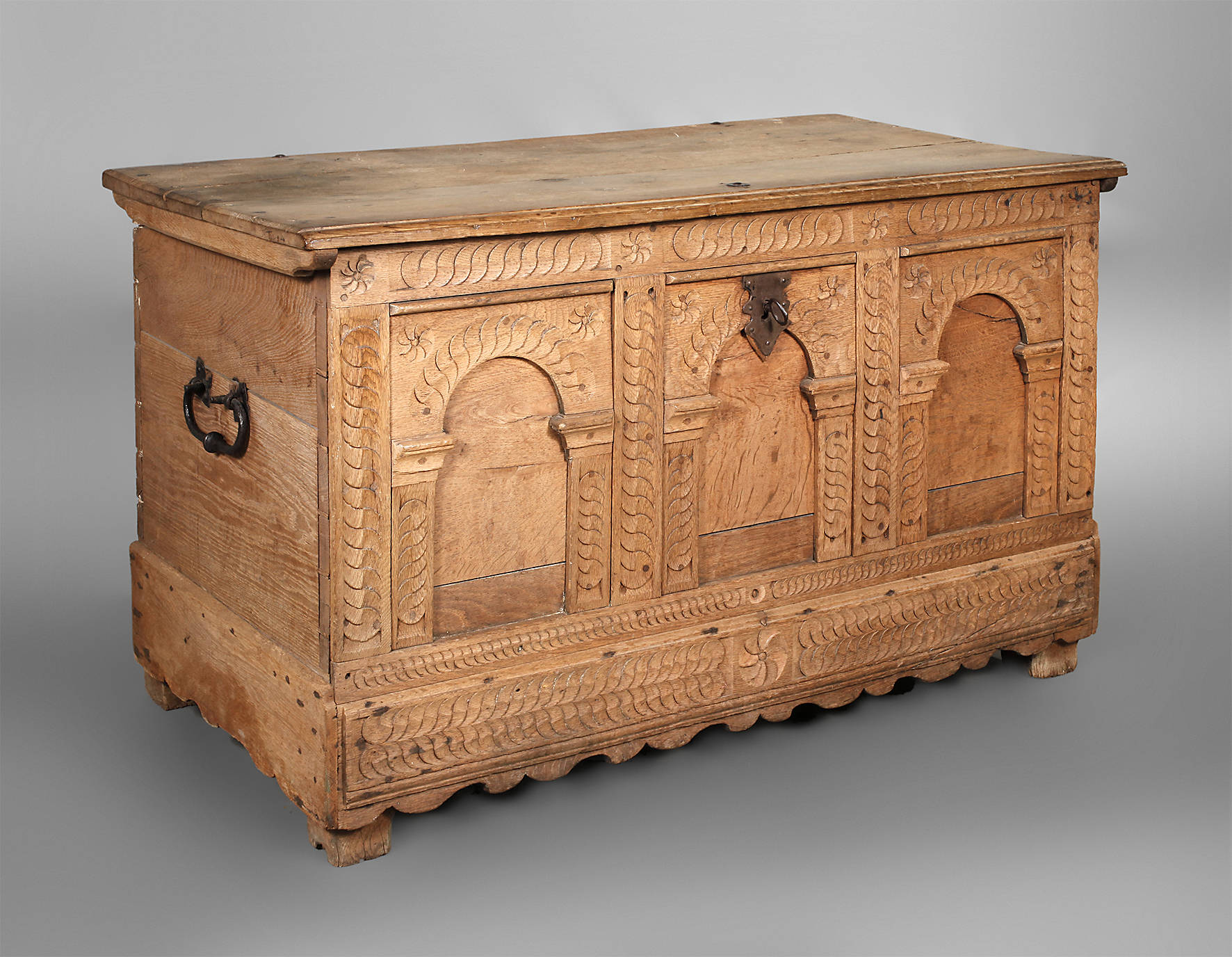 Flachdeckeltruhe Eiche