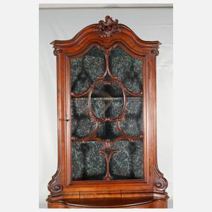 Eckvitrine im Barockstil