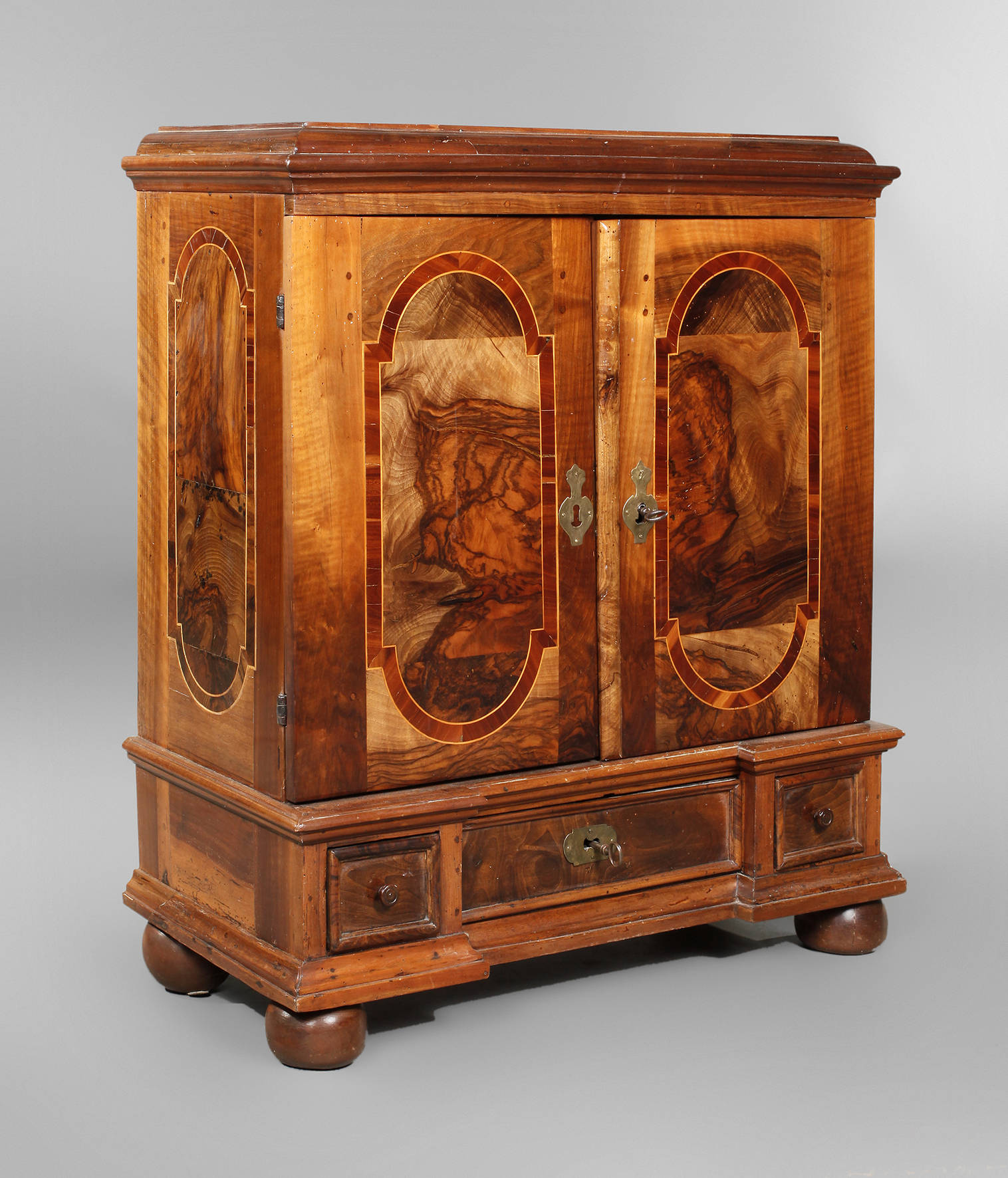 Kommodenaufsatz im Barockstil