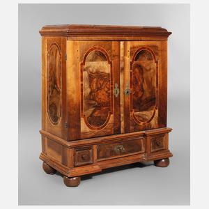 Kommodenaufsatz im Barockstil