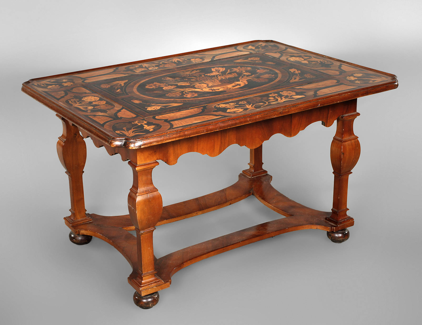 Feiner barocker Spieltisch