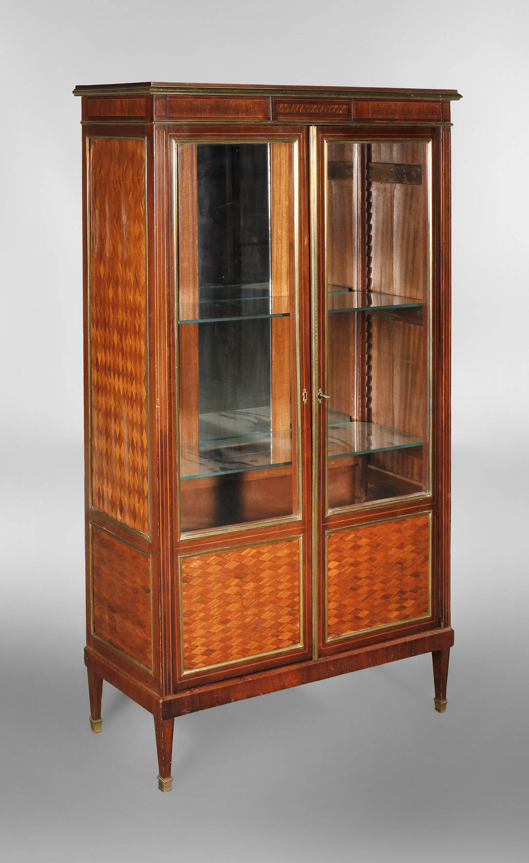 Klassizistische Vitrine