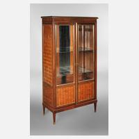 Klassizistische Vitrine111