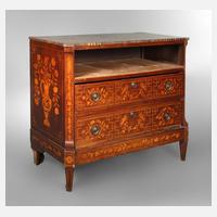 Klassizistische Kommode111