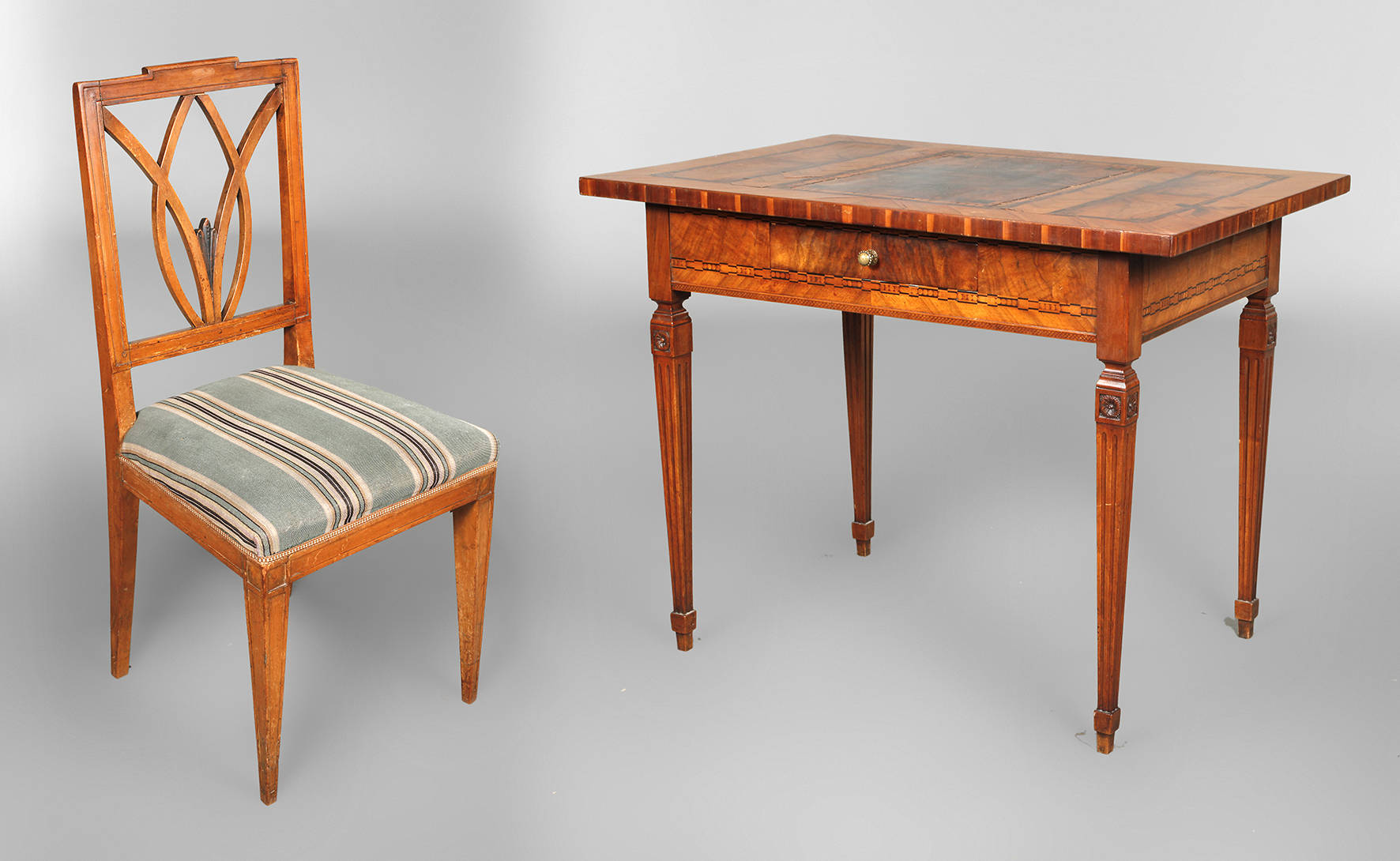 Klassizistischer Schreibtisch und Stuhl