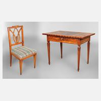Klassizistischer Schreibtisch und Stuhl111