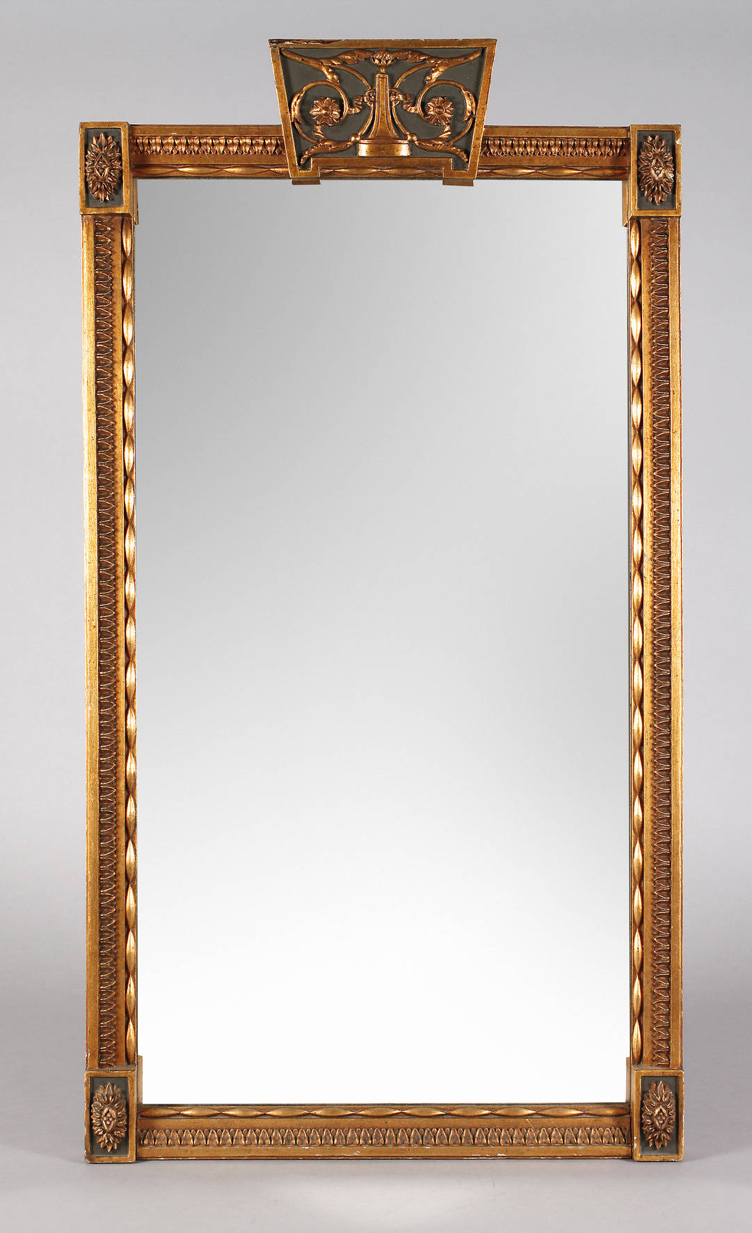 Klassizistischer Spiegel