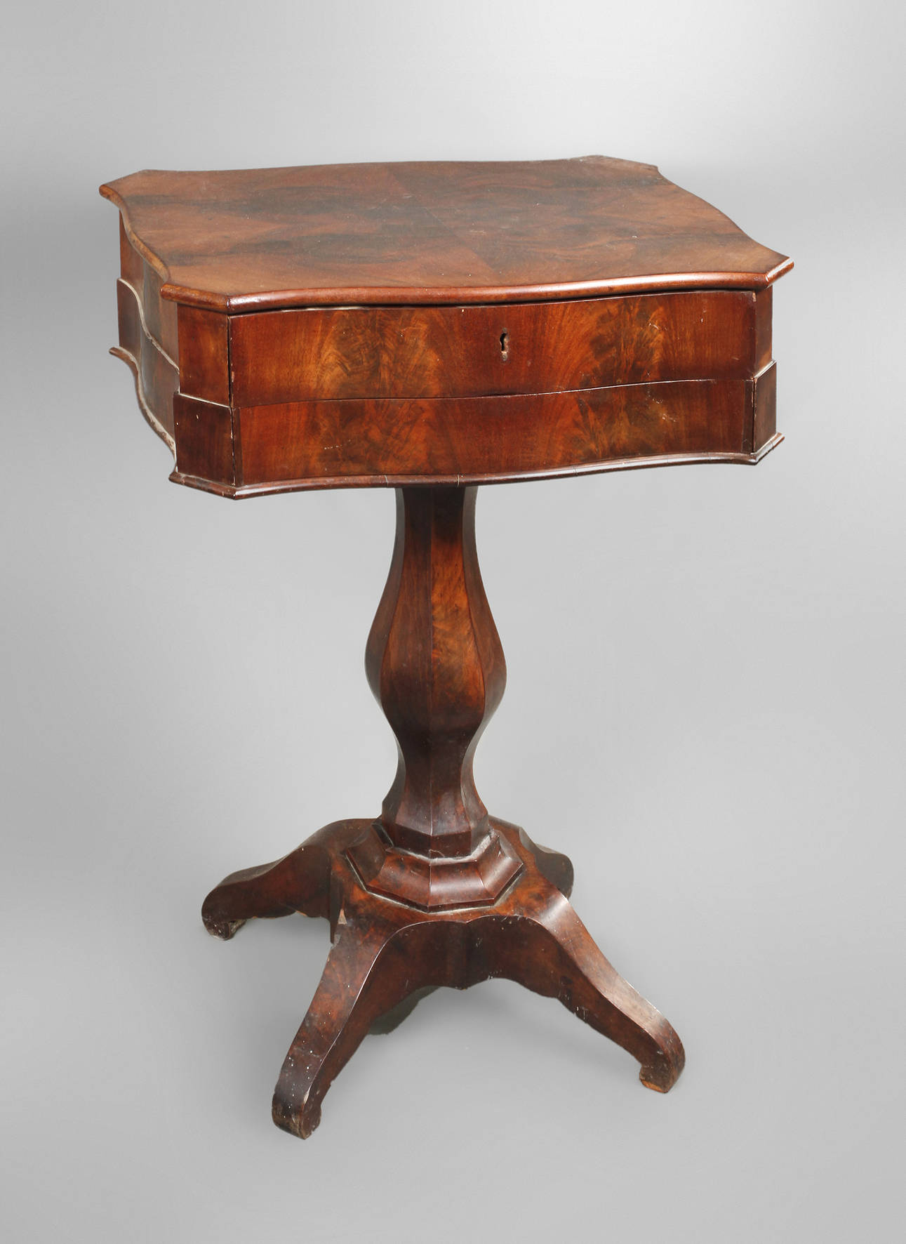 Biedermeier-Nähtisch