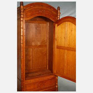 Kleiderschrank in Bambusoptik