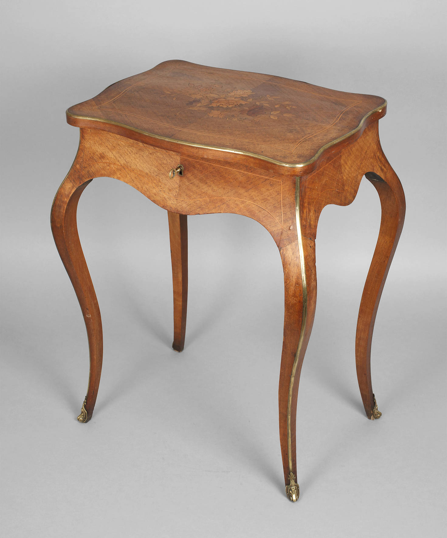 Intarsierter Nähtisch