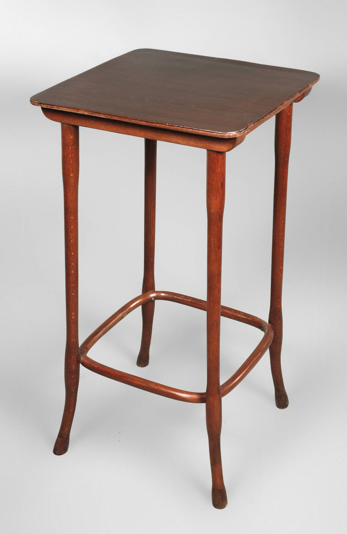 Kleiner Bugholztisch