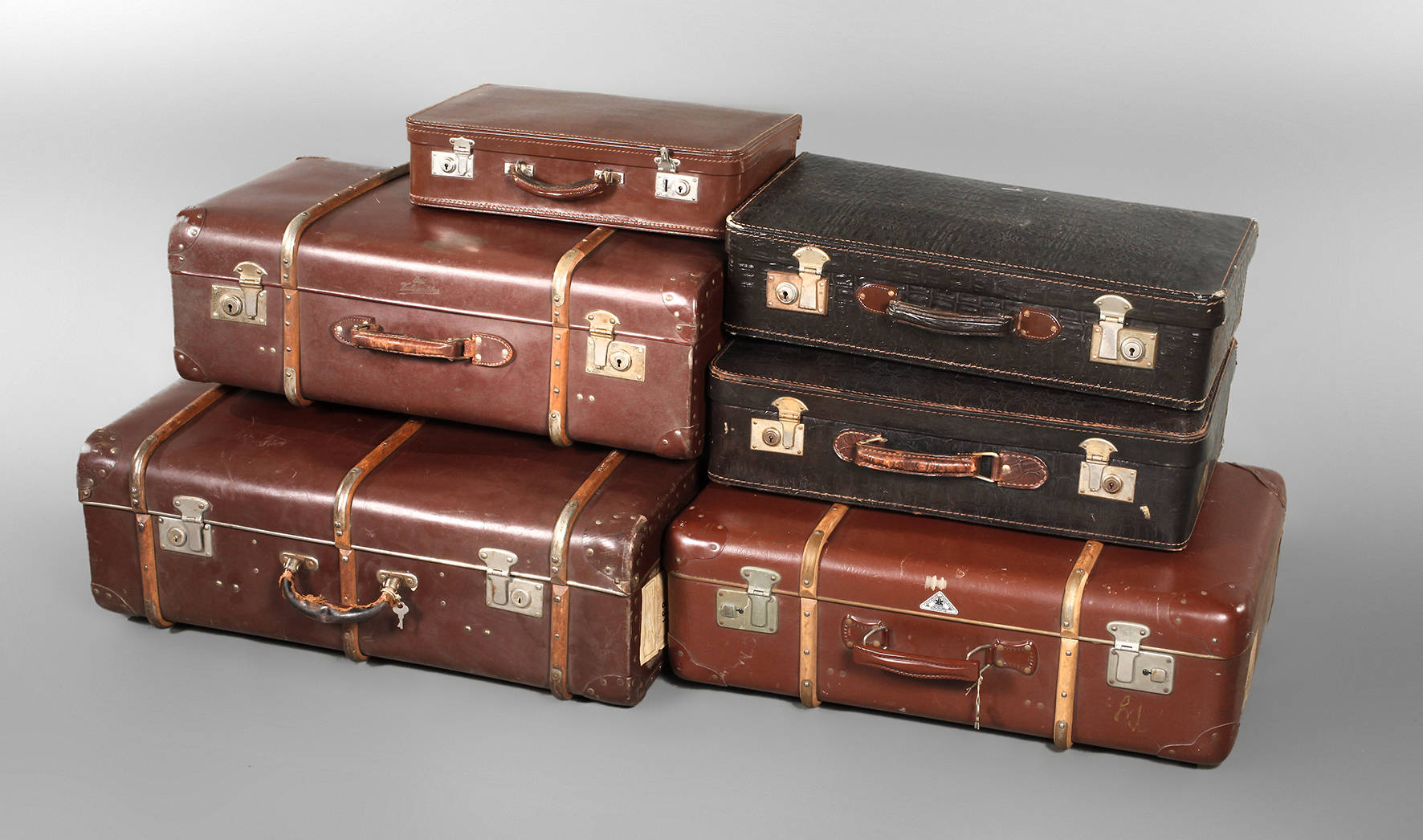 Sechs Reisekoffer