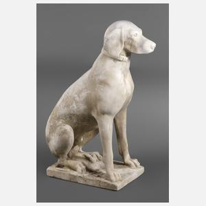 Gartenfigur sitzender Jagdhund