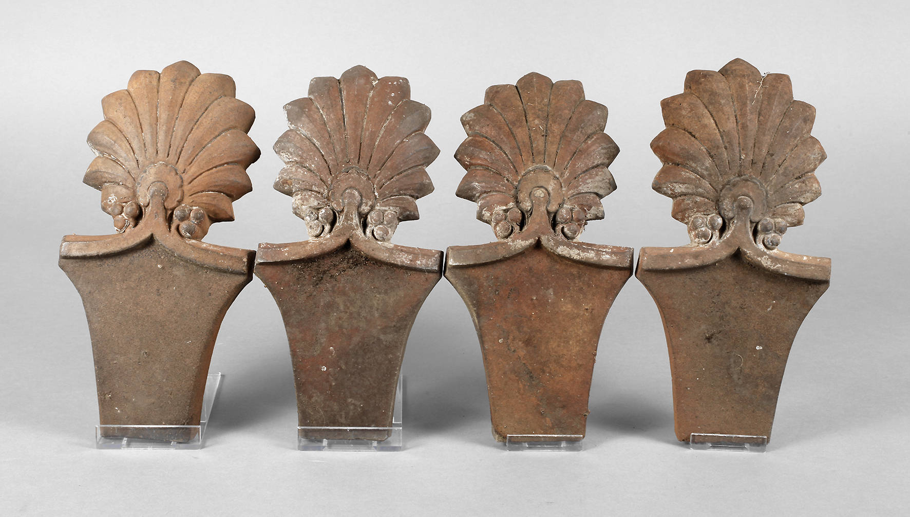 Vier Palmetten Terrakotta
