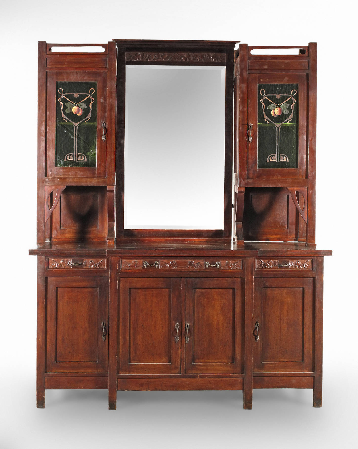 Übergroßes Jugendstilbuffet