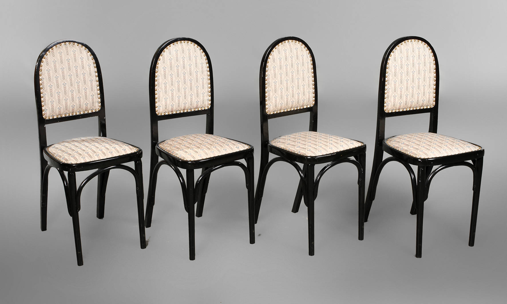 Vier Stühle Bugholz