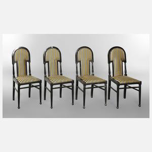 Vier Stühle