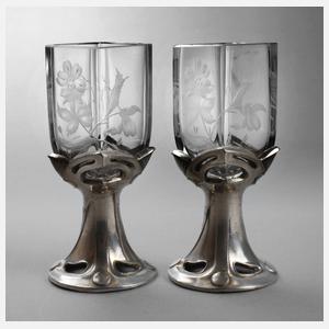 Zwei Väschen mit Metallfuß