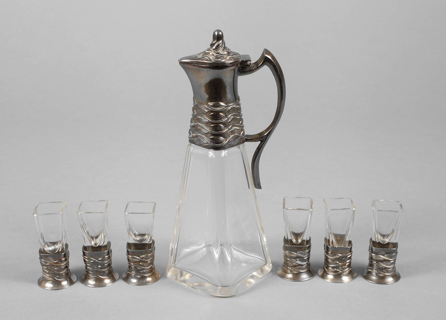 Schnapskaraffe mit sechs Stamperln