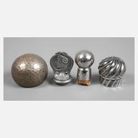 Vier Flaschenstopfen Jugendstil111