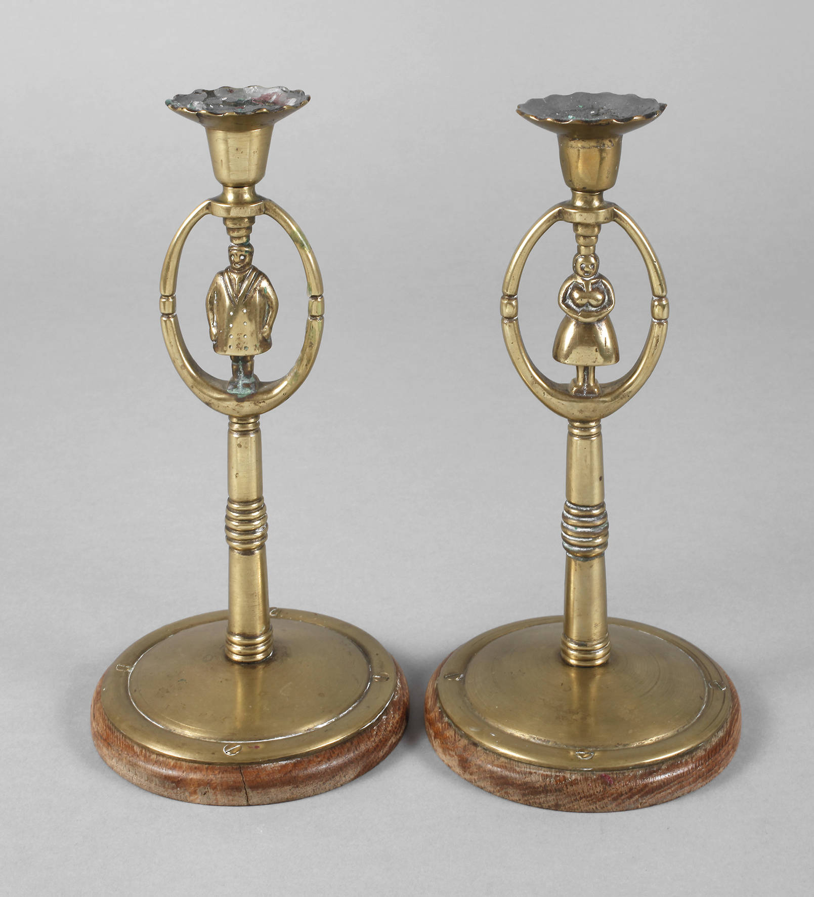 Paar figürliche Hochzeitsleuchter Messing