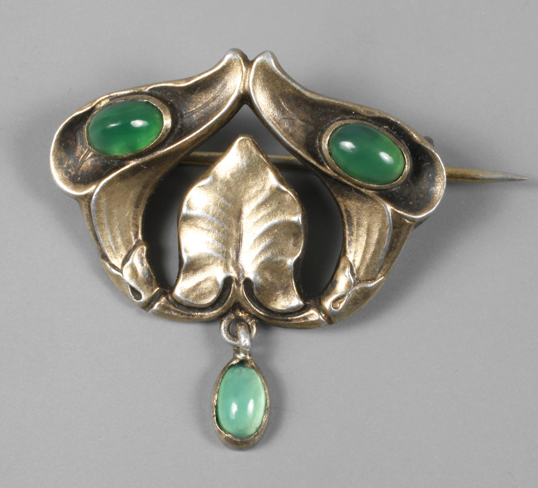 Jugendstilbrosche mit Chrysopras