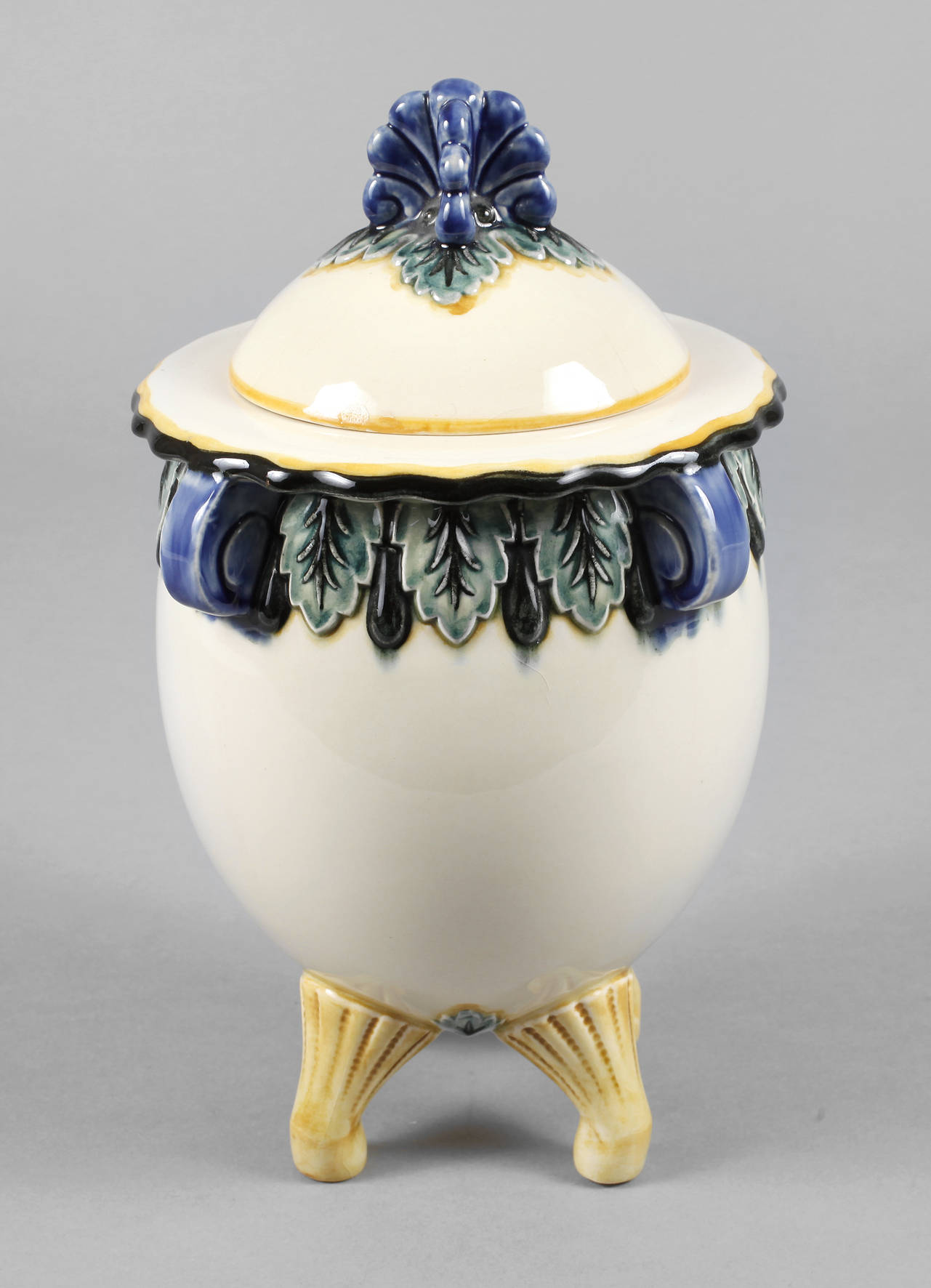 Karlsruhe Deckeldose in Eiform