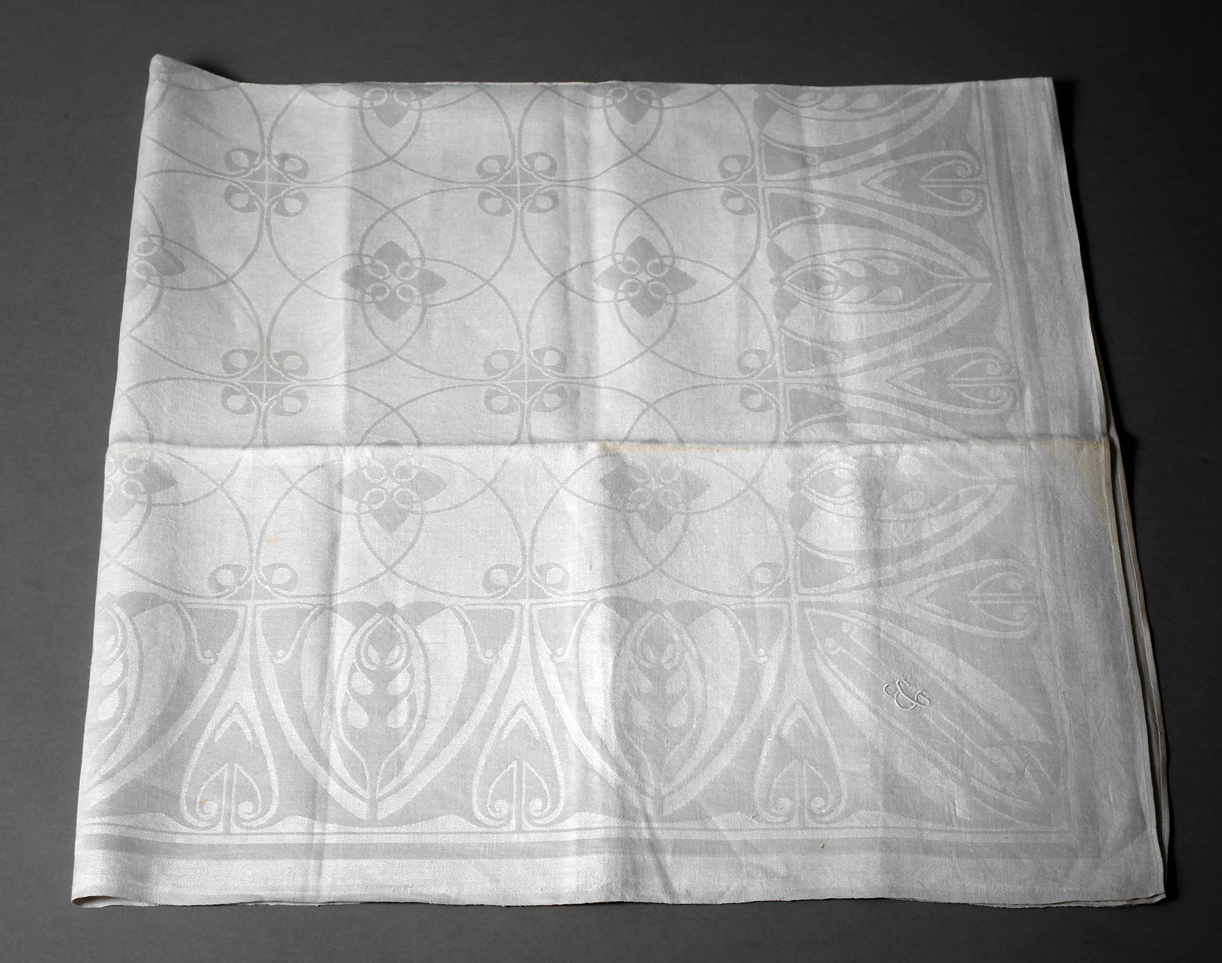 Peter Behrens, kleine Tischdecke