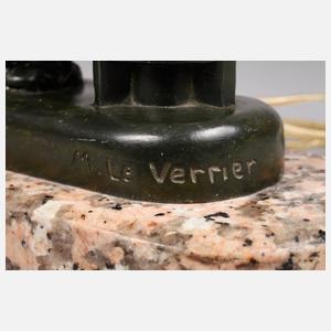 Figürliche Tischlampe Max le Verrier