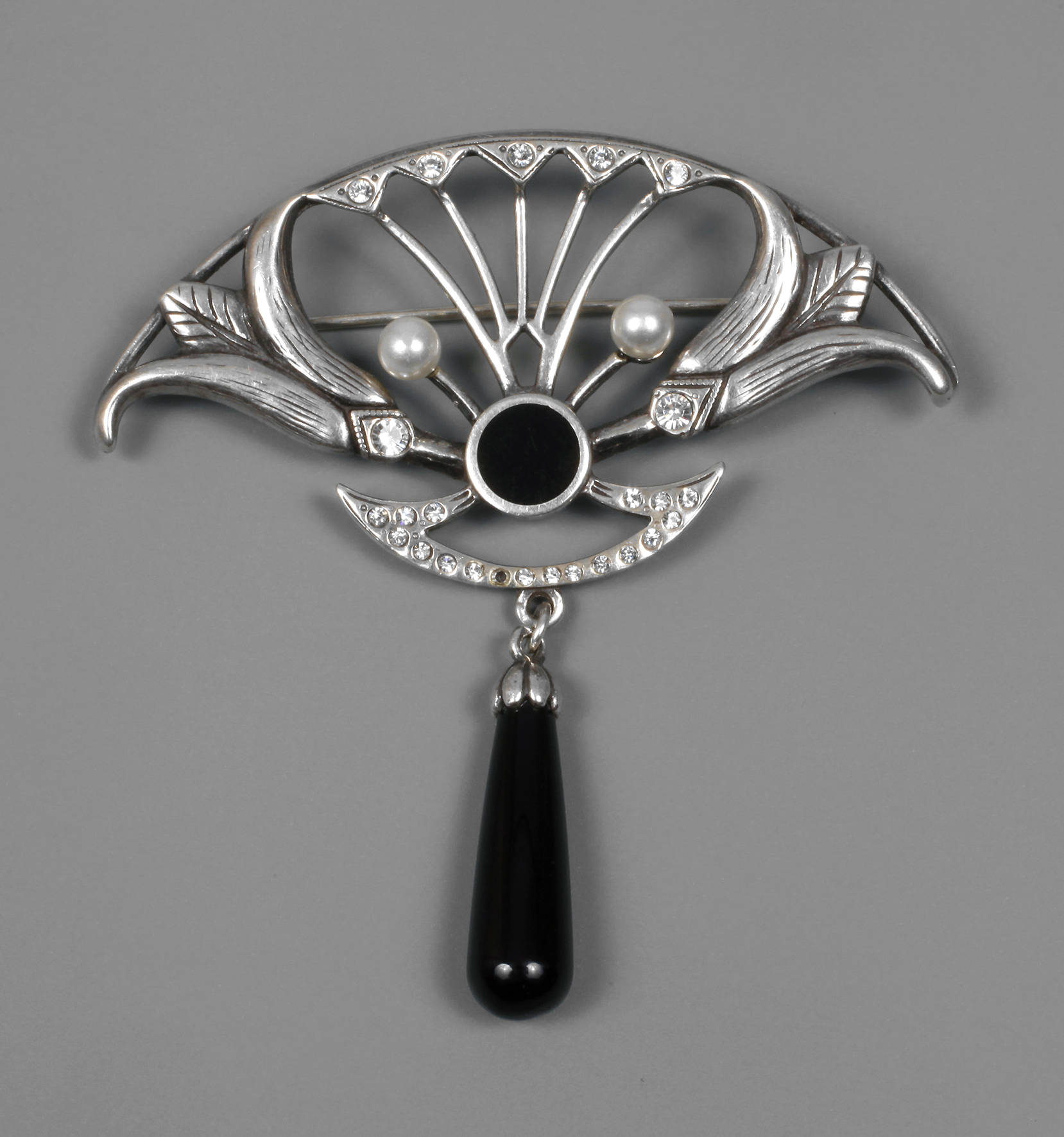 Silberbrosche Art déco