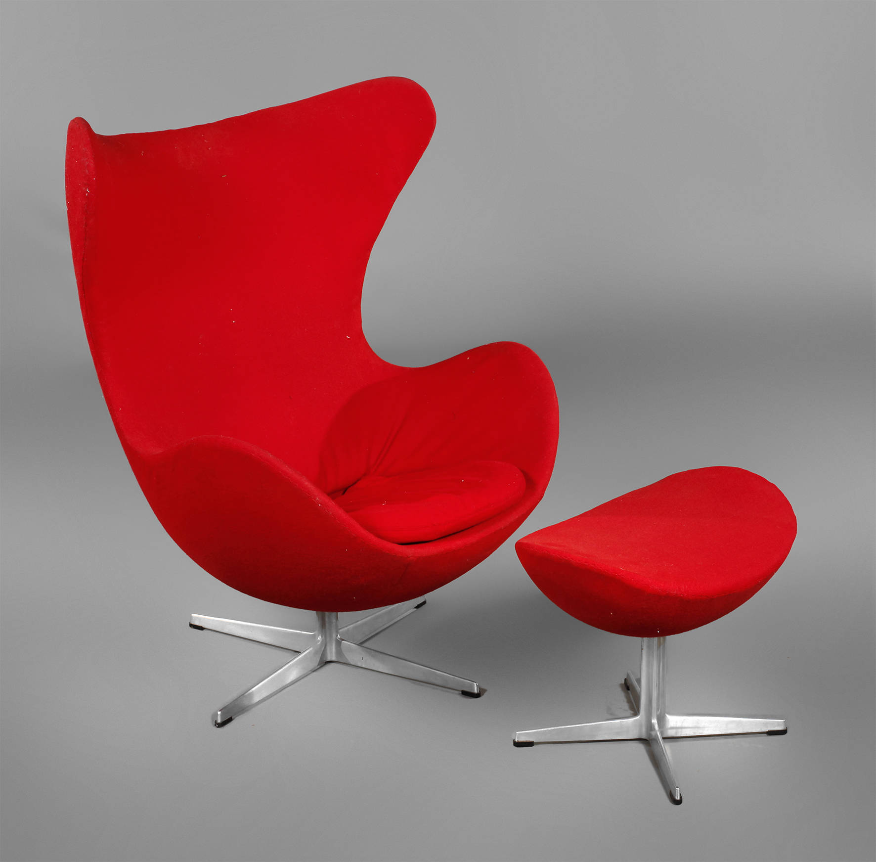 ”Egg Chair” mit Ottomane